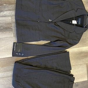 Banana republic suit size 0, blazer is brand new
